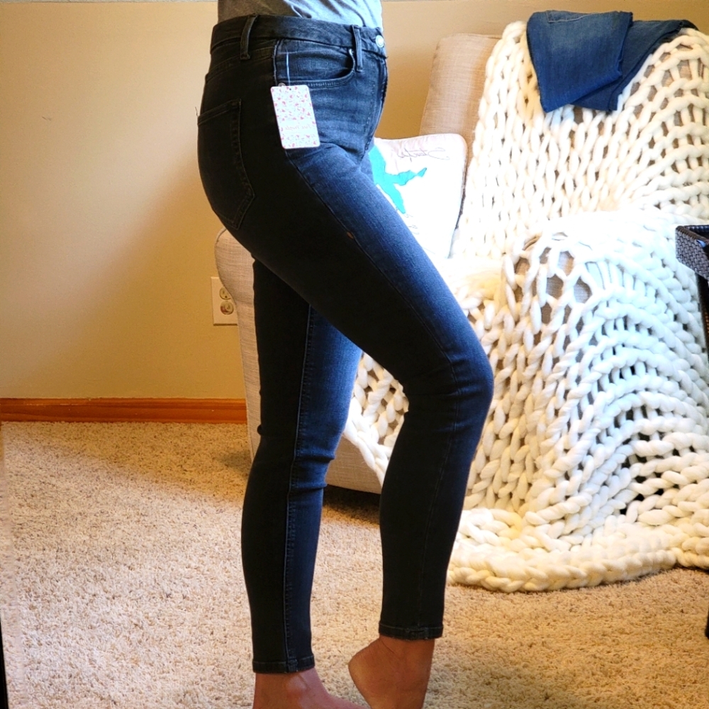 Free People Black High Rise Skinny- 28